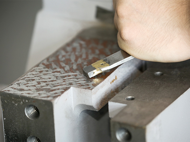 Heavy-duty cutting machine: isang kumbinasyon ng mataas na pagganap at tibay